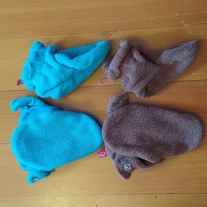 Set of 2 Zutano snap on baby booties